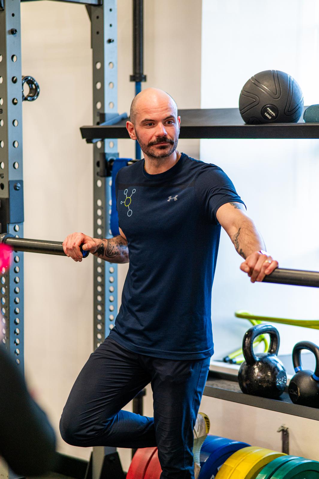 KA2_9579 Professional coach at Health by Science overseeing a strength and conditioning programme in our specialised Leith lab.