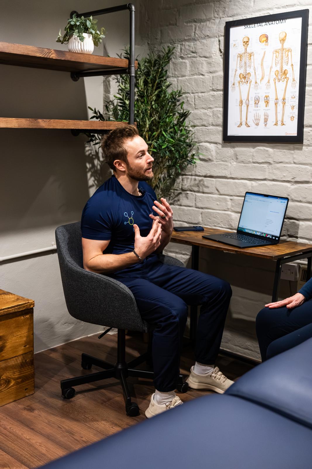 KA3_4226 Health by Science specialist engaging in a detailed clinical discussion regarding patient progress and injury rehabilitation in Leith.